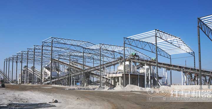 時產800噸生產現場，多臺設備同時作業(yè)